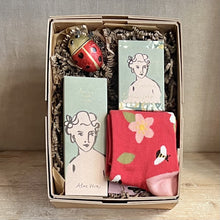 Load image into Gallery viewer, Gift Pamper Hamper for Her