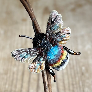 Embroidered Bee Brooch - Trovelore