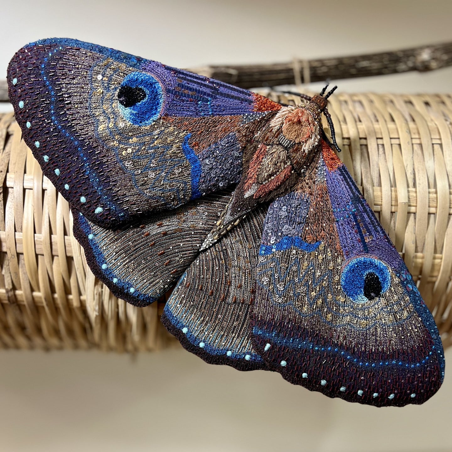 Giant Silk Moth Sculpture - Trovelore
