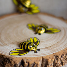 Load image into Gallery viewer, Milk chocolate bumble bee
