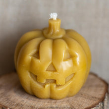 Load image into Gallery viewer, Beeswax pumpkin candle
