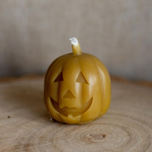Load image into Gallery viewer, Beeswax pumpkin candle
