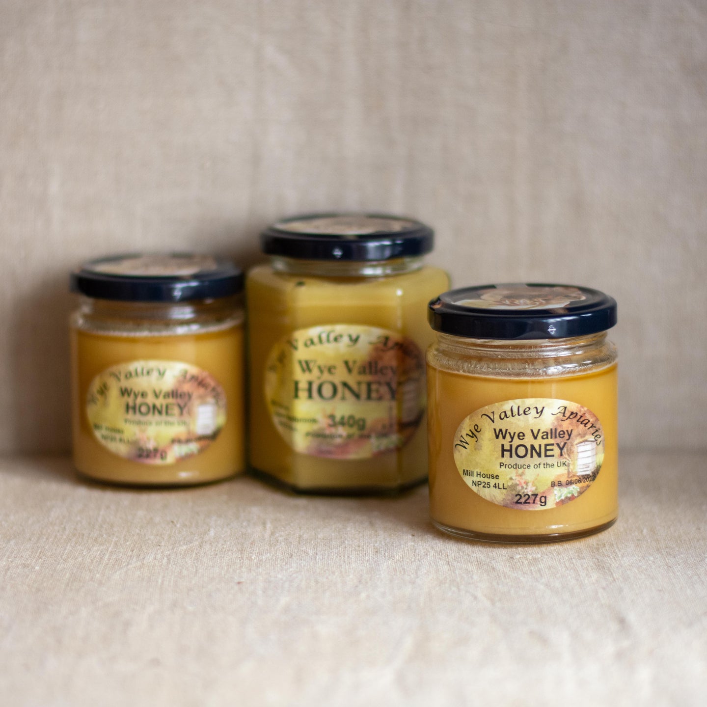 Apiary Setting Wye Valley Apiaries (Set) - Gareth Baker – The Bee Shop