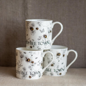 Monmouth Bee Town mug - Blue Artemis