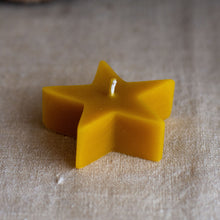 Load image into Gallery viewer, Beeswax star candle
