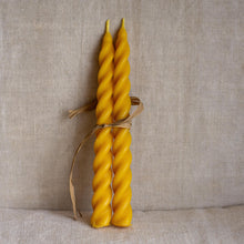 Load image into Gallery viewer, Natural beeswax spiral candles
