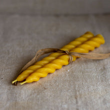 Load image into Gallery viewer, Natural beeswax spiral candles
