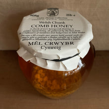 Load image into Gallery viewer, Welsh chunk comb honey - Wainwright&#39;s
