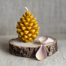 Load image into Gallery viewer, Beeswax pinecone candle
